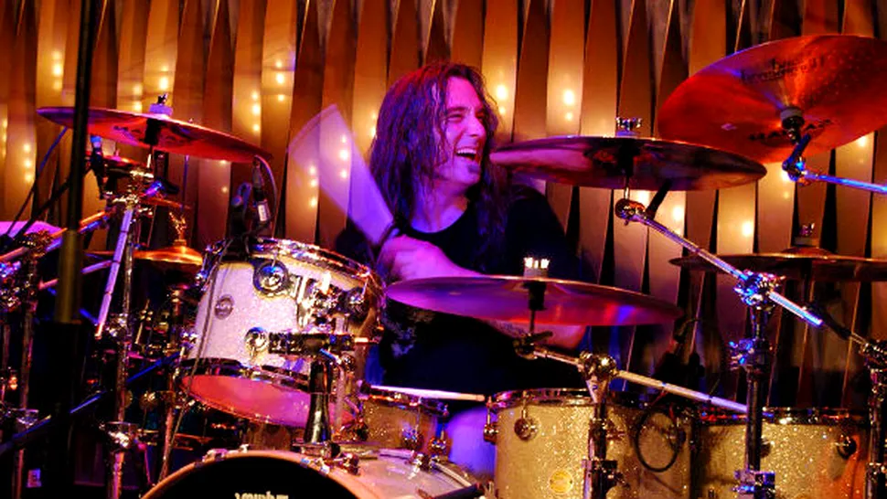 Un fost component al trupei Pearl Jam, dat în urmărire generală