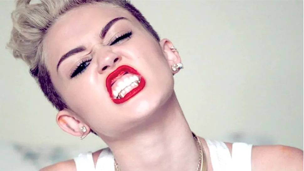 
Miley Cyrus are fruntea cheală! Uite cum arată fără sprâncene