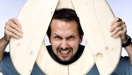 Un betiv a ramas intepenit intr-un scaun de toaleta