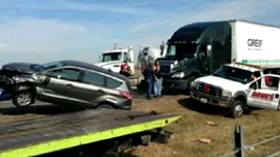 SUA: Accident în lanț în care au fost implicate aproximativ 150 de mașini