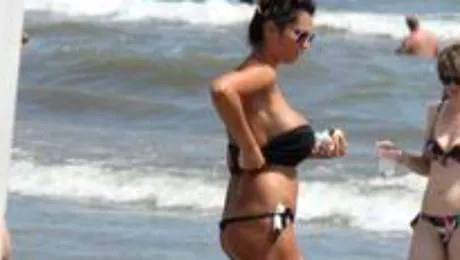 Nicoleta Luciu nu îşi găseşte costum de baie pe măsură! Cum a fost surprinsă