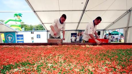 Cea mai mare lasagna din lume, dedicată fotbaliștilor italieni