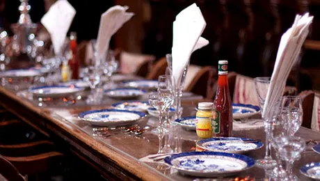 5 sfaturi esențiale de etichetă la masă