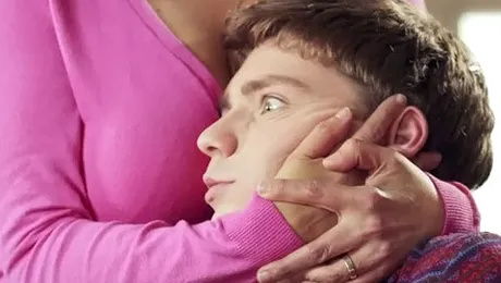 Dialog controversat între mamă și fiu, într-o reclamă la băuturi răcoritoare (Video)