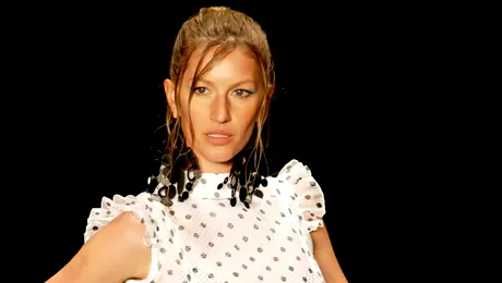 Gisele Bundchen revine pe catwalk, la doar sase luni de cand a nascut (Poze)