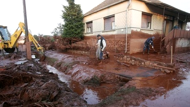 Patru persoane au murit, dupa catastofa ecologica din Ungaria