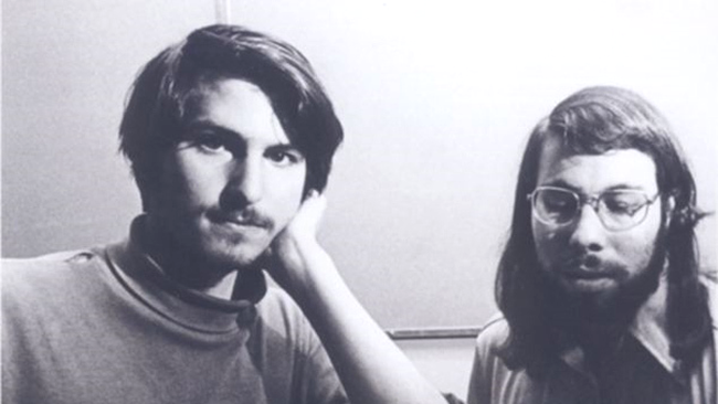 Steve Jobs si Steve Wozniak in 1976
