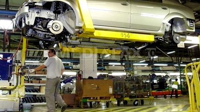 Dacia vrea sa realizeze un nou model Logan, dar n-are cu ce