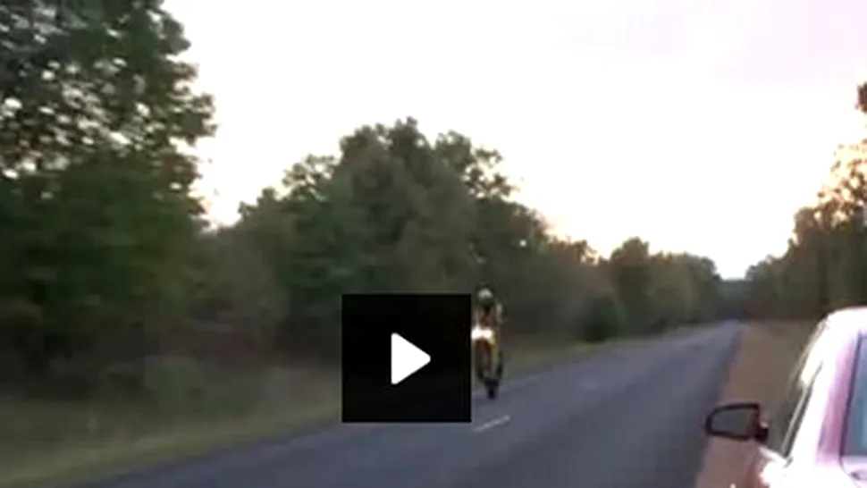 Motocicleta naravasa face cazatura buclucasa! (Video)