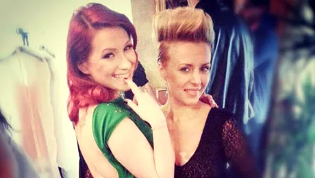 Alina şi Mădălina de la RedBlonde cântă cu Krem