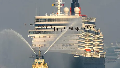 Vasul de croaziera Queen Elisabeth II, acest Palat Buckingam al marilor si oceanelor! (Poze & Video)