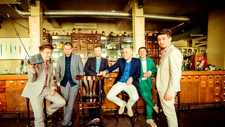 Pentru „Selfie”, cel mai nou videoclip al trupei, Grimus aruncă în aer Casa Poporului!