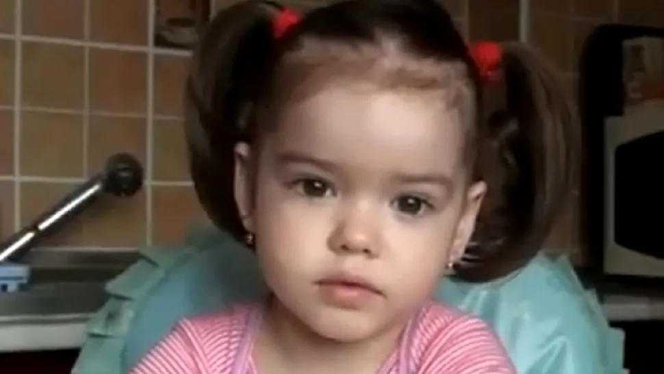 CLIPUL ZILEI: O fetiță de doi ani recită integral 