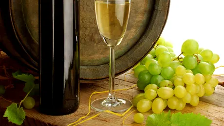 Măști cu vin alb pentru întinerirea tenului