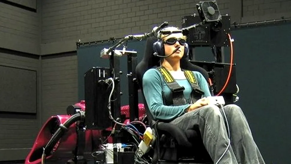 Un brat robotic poate simula experienta inauntrul unei masini de Formula 1