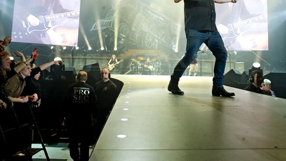 AC/DC sărbătorește 40 de ani de activitate susținând 40 de concerte în 2014