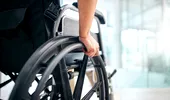 (P) Cum alegi un scaun cu rotile potrivit? Ghid pentru dimensiuni și funcții