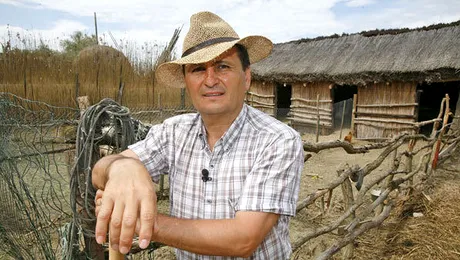 Serviţi, vă rog, o ciorbă de peşte… cu Nea Mărin