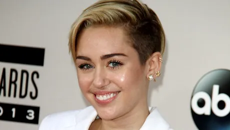 Miley Cyrus, vedeta cel mai prost îmbrăcată