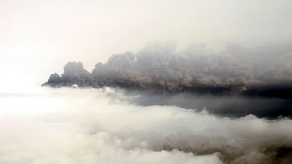 21.000 de zboruri anulate in intreaga lume din cauza eruptiei unui vulcan in Islanda