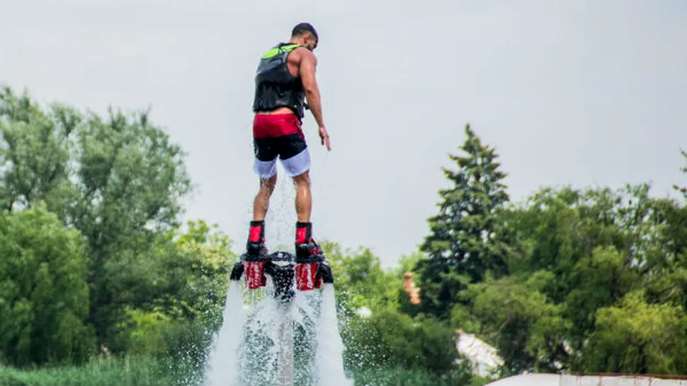 Dorian Popa, un împătimit al sporturilor extreme. Practică: skydiving, flyboarding, wakediving, bungee jumping, snowboarding - FOTO