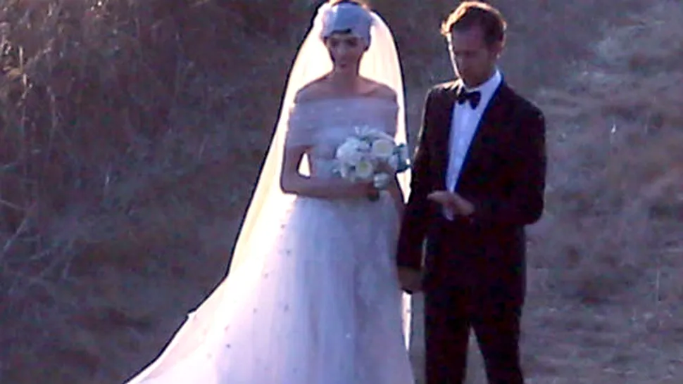 Anne Hathaway s-a căsătorit!