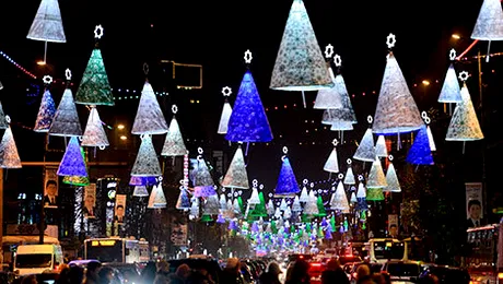 Luminițele de Crăciun se aprind în noiembrie