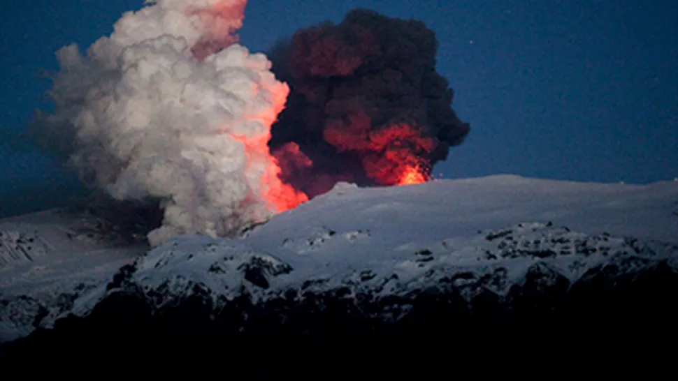 Eruptia vulcanului islandez genereaza, din nou, nori de cenusa