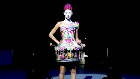 Rochii realizate din cele mai bizare materiale (Poze)