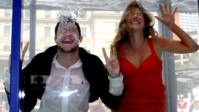 Prezentare de moda subacvatica