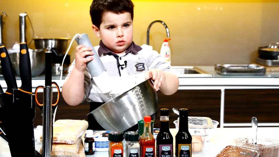 
Jurizare de poveste la “Chefi la cuţite”: un copil de 4 ani le găteşte chefilor tiramisu