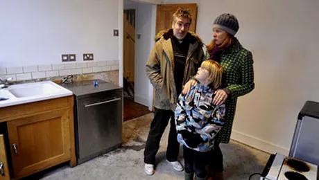 Tupeu la maximum: Imigranti romani au cerut bani ca sa elibereze o casa ocupata abuziv!