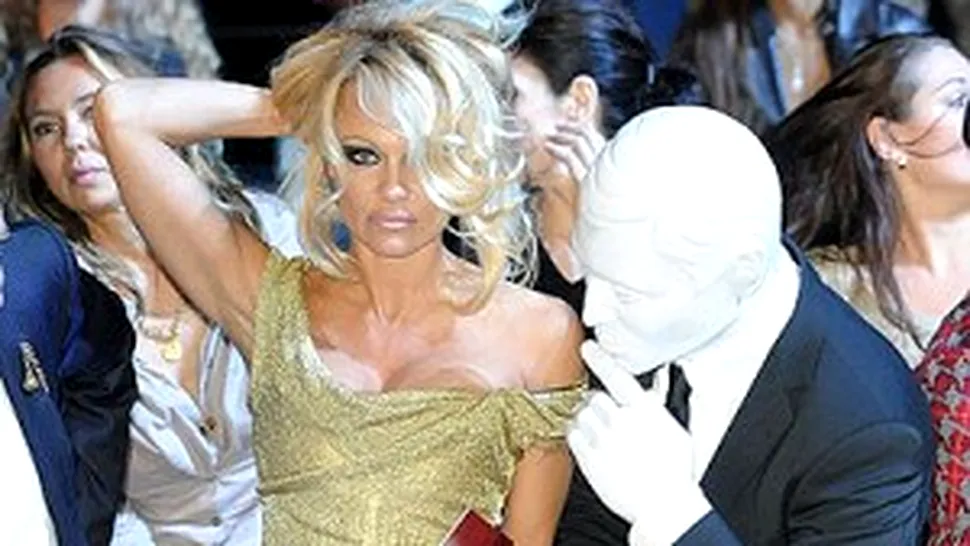 Pamela Anderson, model pentru Vivienne Westwood (Poze)