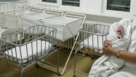 Guvernul Boc face economii si la concediul maternal