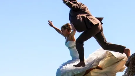 Cei mai curajoși miri: Vezi unde au aterizat în ziua nunții!