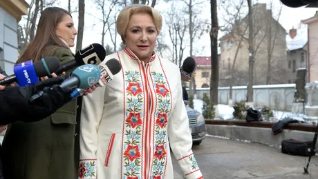 Cât costă şi cine se ocupă de ţinutele Vioricăi Dăncilă? – FOTO