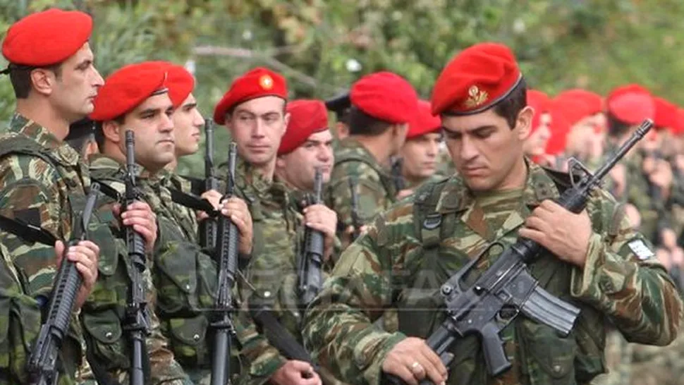 Greciei i se propune să renunțe la armată pentru a face economii