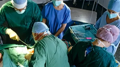 Primul transplant de mâini și picioare este un eșec