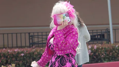 O să te sperii de această păpuşă Barbie