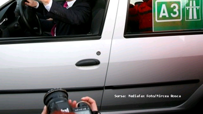 Emil Boc a refuzat o palinca pentru a putea conduce pe A3