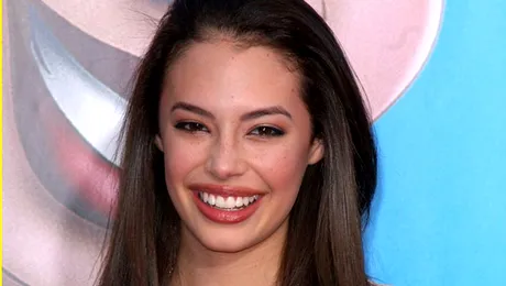 Chloe Bridges – Noua Angelina Jolie