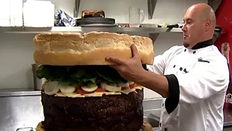 Cel mai mare burger din lume cantareste 84 de kilograme