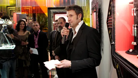 Cătălin Botezatu vinde bijuterii de aur şi argint