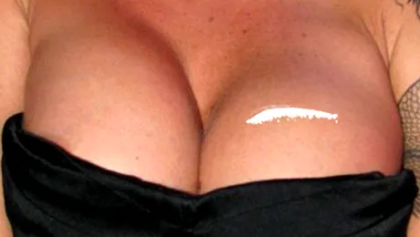 A fost prinsa pe aeroport cu cocaina in implanturile mamare si fesiere