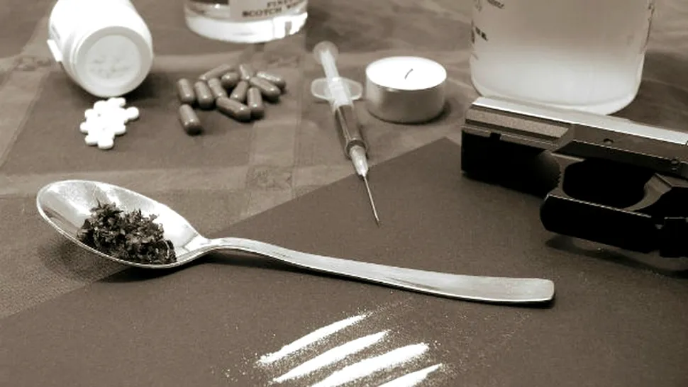 O mamă și-a drogat fiica de 14 ani cu heroină și marijuana