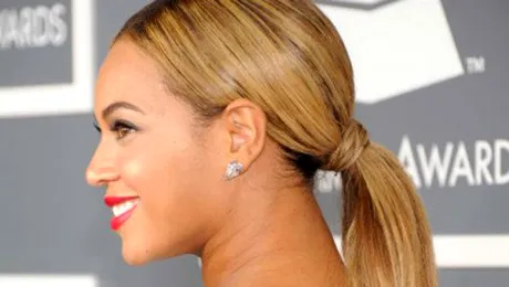 Sleek ponytail, o coafură fashionable în doar câteva minute