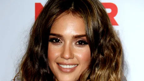 GLAMOUR dă startul vacanțelor fabuloase, cu noua ediție de iunie!