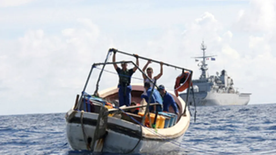 Piratii somalezi au rapit 11 marinari romani