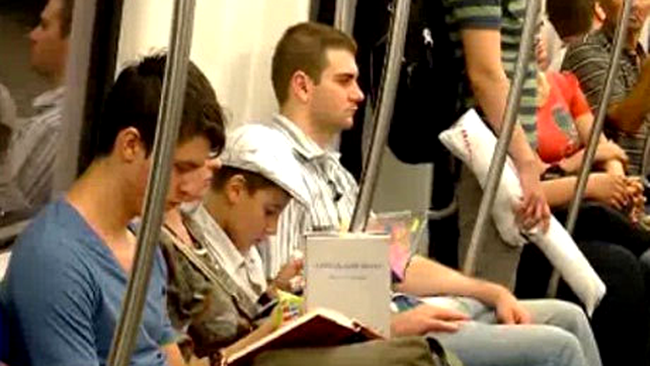 Metrou de pe M1, pe vremea când existau cărți în el