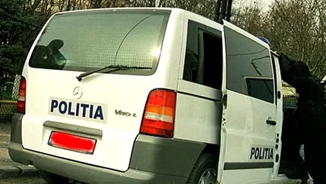 Un cadavru transat, descoperit in portbagajul unei masini